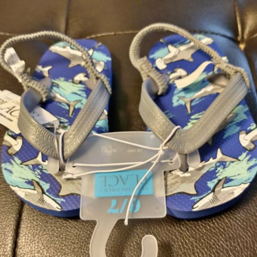 Children's Place baby  toddler boy sharks  flip flop shoes size 6/7